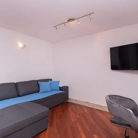 Apartment Palm Garden In Center With Big Terrace