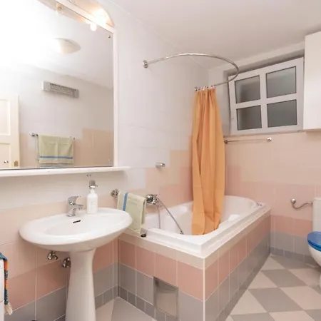 Palm Garden In Center With Big Terrace * سبليت