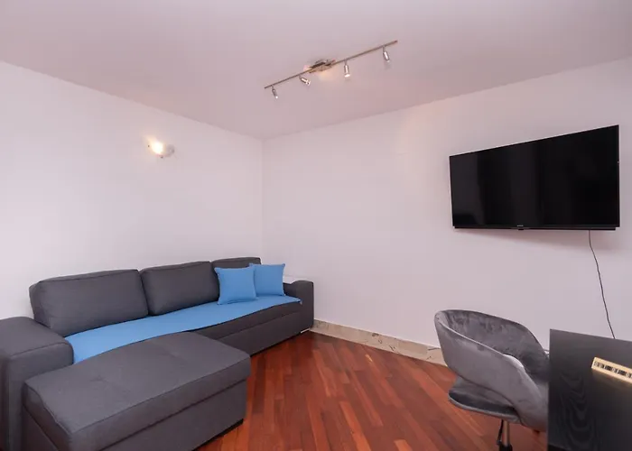 公寓 Palm Garden In Center With Big Terrace