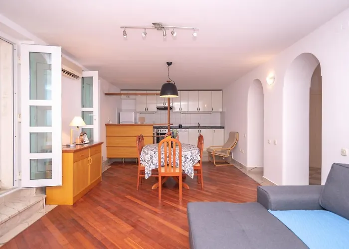 Palm Garden In Center With Big Terrace *