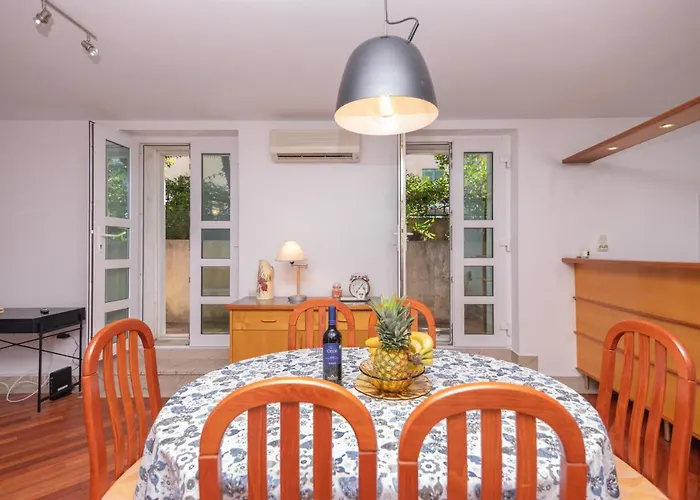 Palm Garden In Center With Big Terrace *